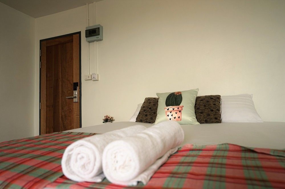 T Hostel @ Rama4 Bangkok Exterior photo