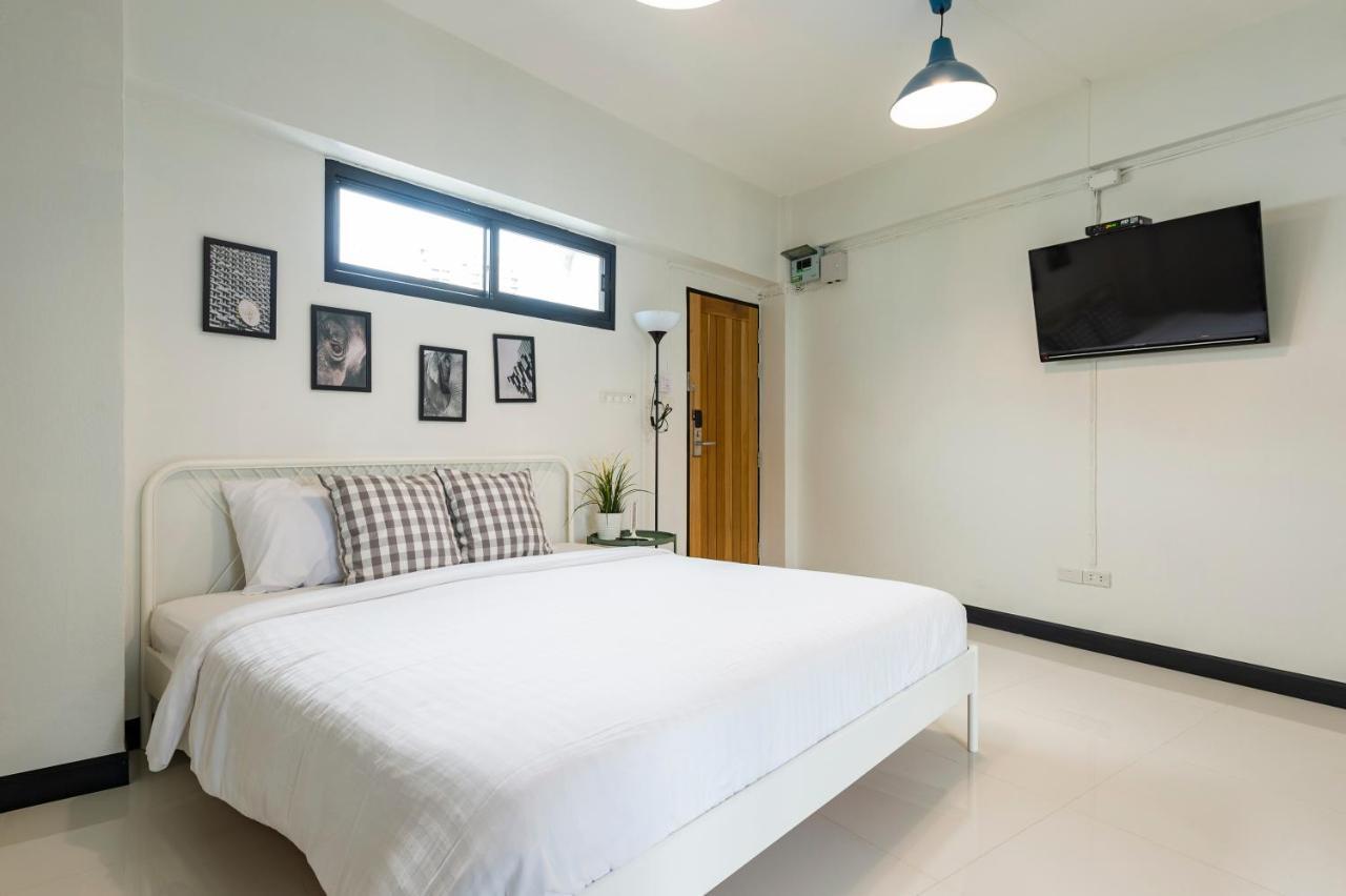 T Hostel @ Rama4 Bangkok Exterior photo